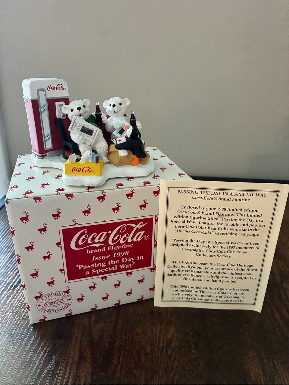 Coca Cola Vintage 1998 “Passing The Day in a Special Way” Figurine